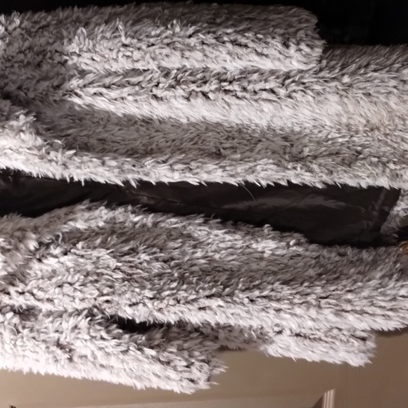 Fur coat - Picture 2 of 3